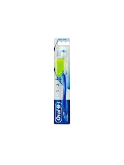 Perie dinti Oral B capac calatorie incl
